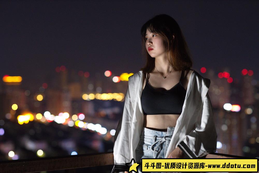 想练修图没有原片?夜景美女小姐姐RAW写真原图来了!