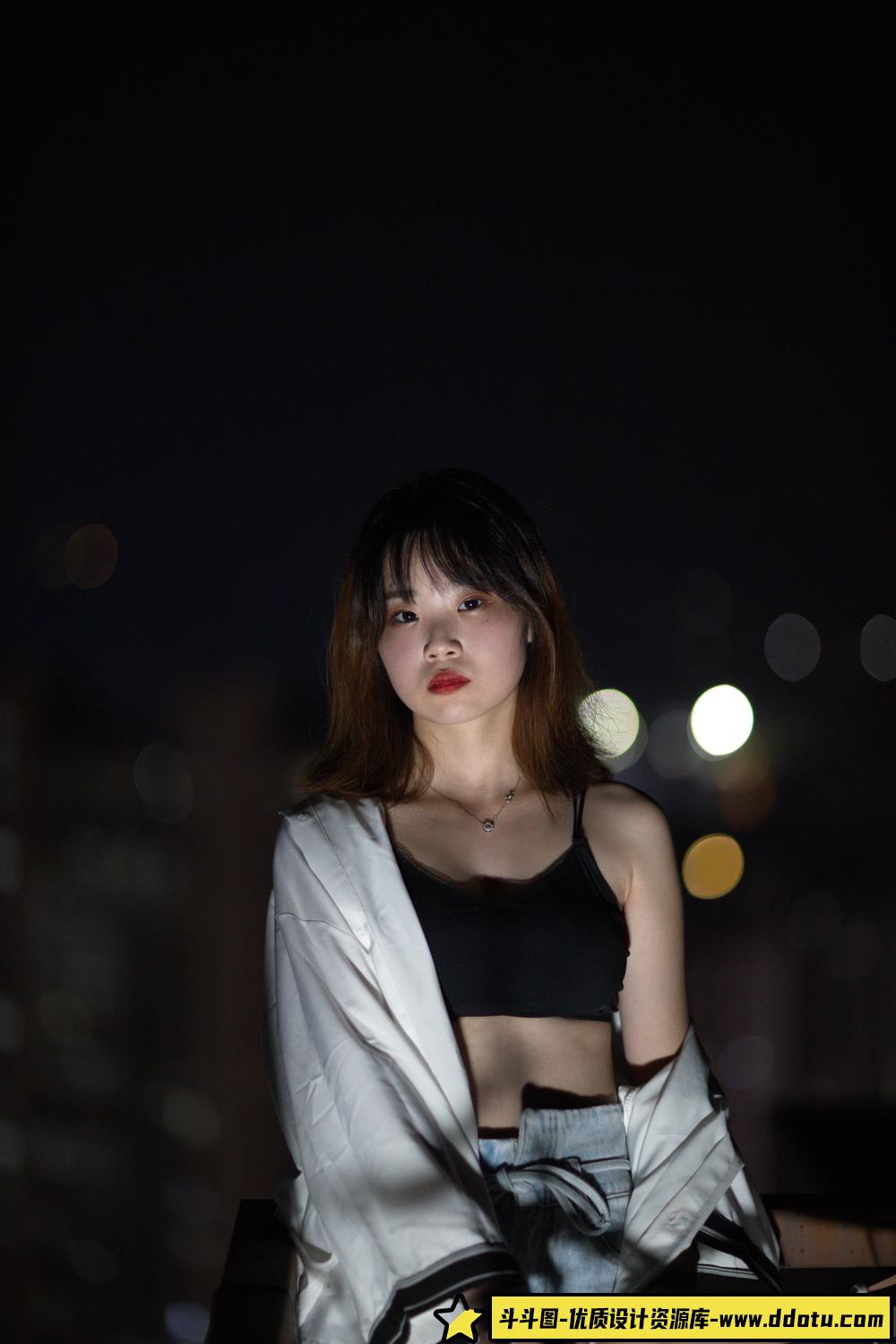 想练修图没有原片?夜景美女小姐姐RAW写真原图来了!