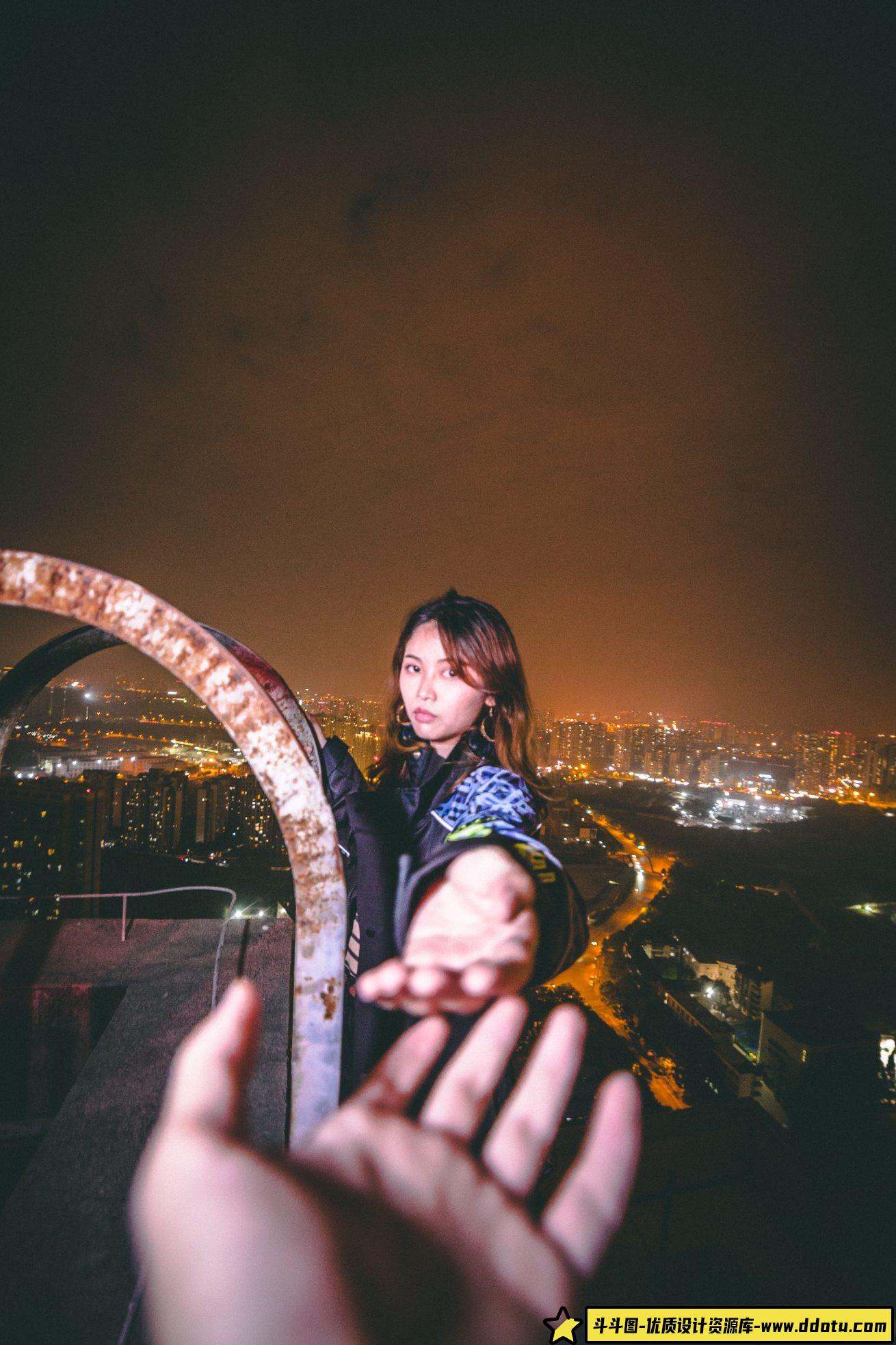 成都夜景赛博朋克城市INS风人像摄影20张RAW原图分享！-斗斗图