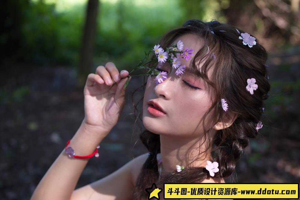 想练修图没有原片？超甜美粉裙少女RAW原片来了！-斗斗图