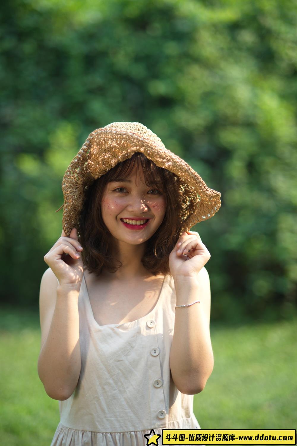 想练修图没有原片？日系少女田野写真原图来了！-斗斗图