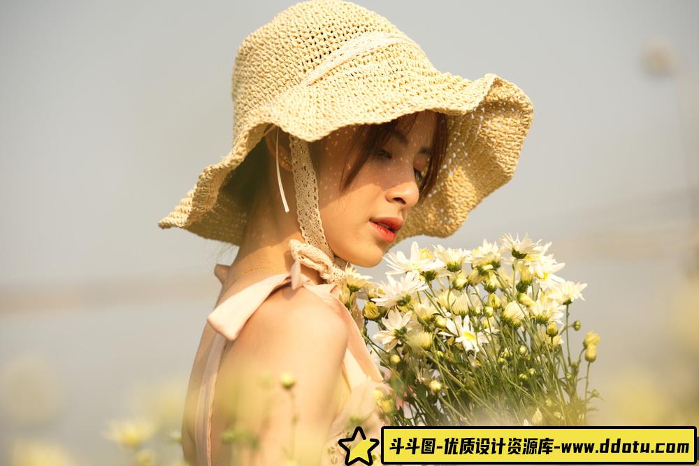 想练修图没有原片?雏菊粉裙少女RAW原片来了!